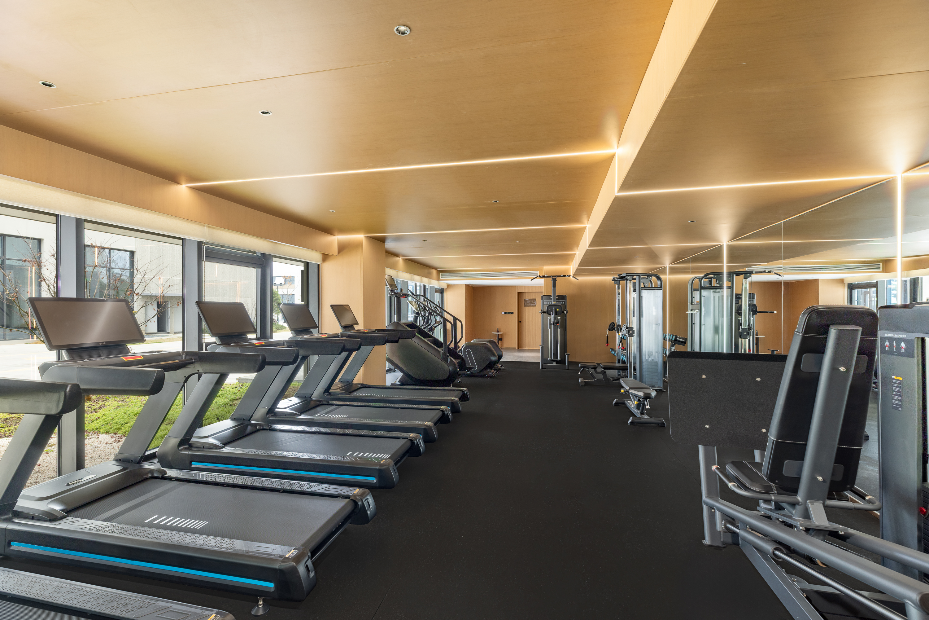 Fitness room at Wyndham Lishui Liandu Resort in Lishui, Other than US/Canada