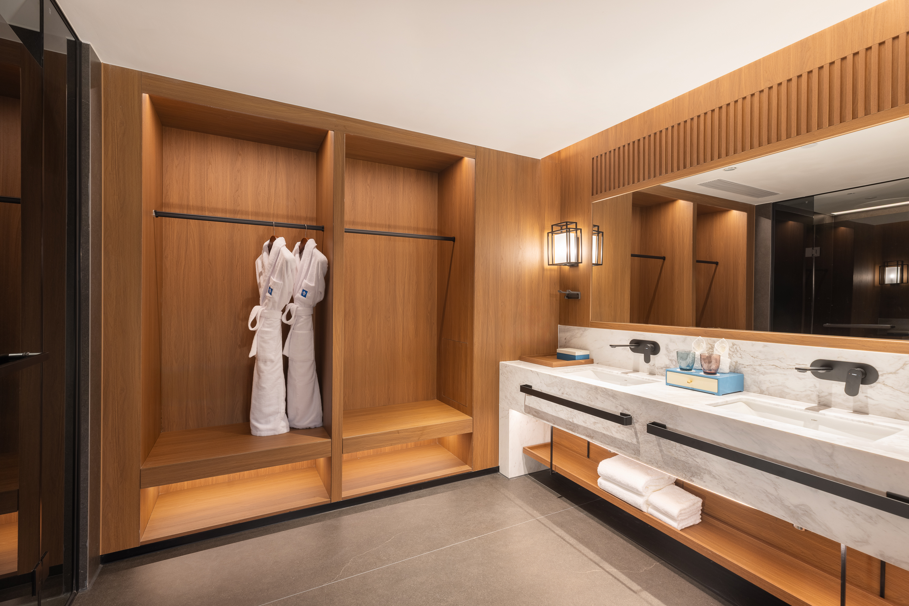 Guest room bath at the Wyndham Lishui Liandu Resort in Lishui, Other than US/Canada
