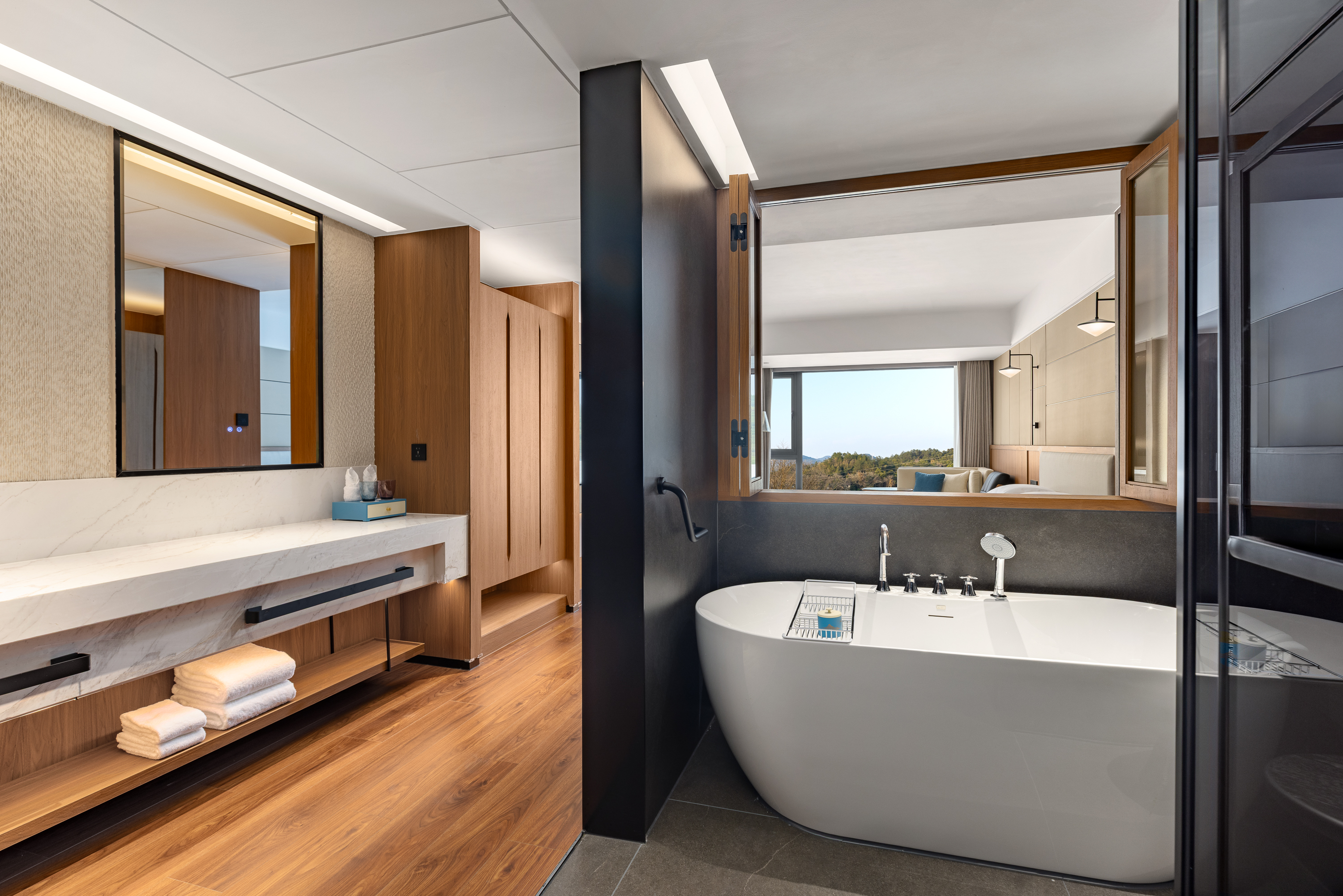 Guest room bath at the Wyndham Lishui Liandu Resort in Lishui, Other than US/Canada