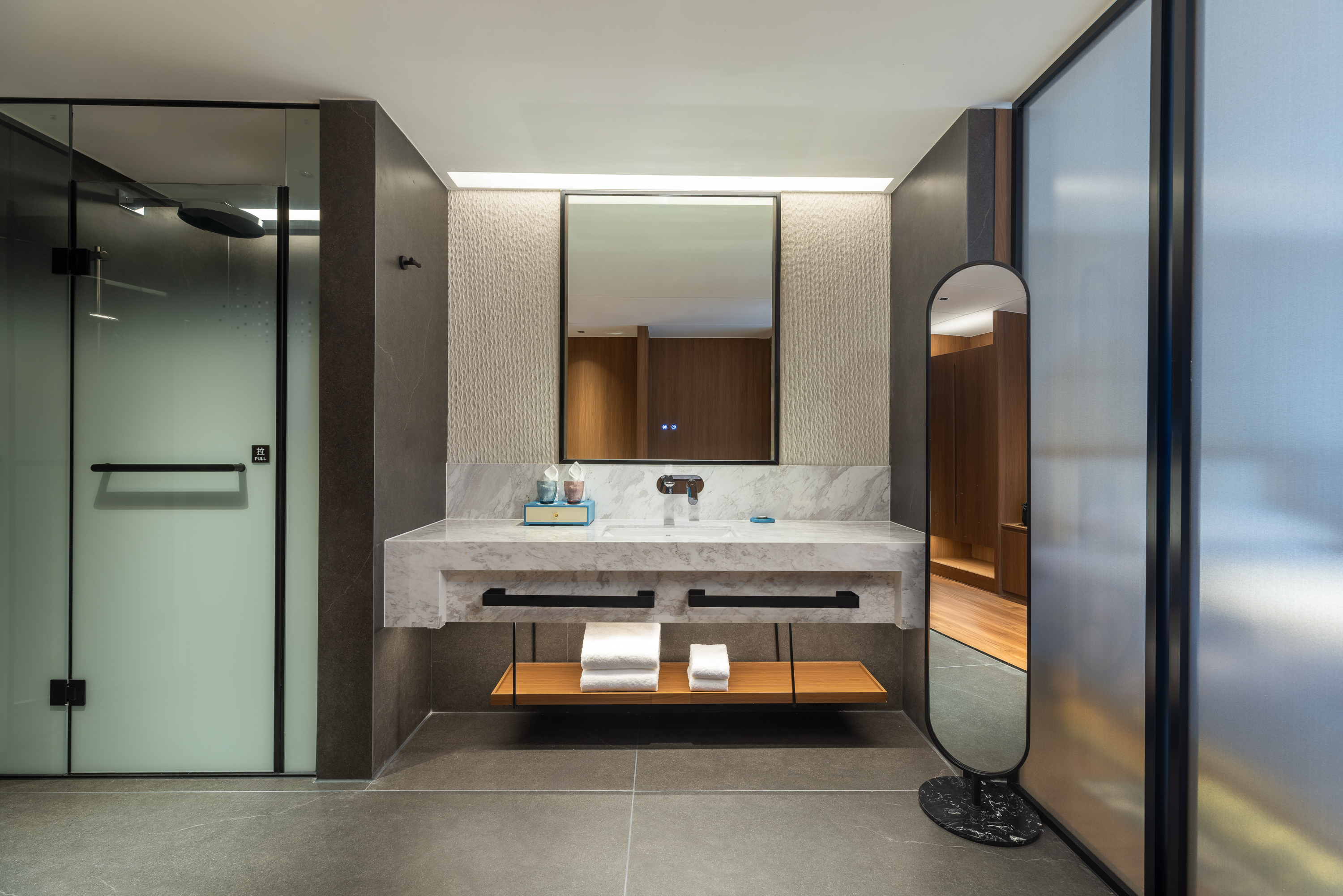 Guest room bath at the Wyndham Lishui Liandu Resort in Lishui, Other than US/Canada