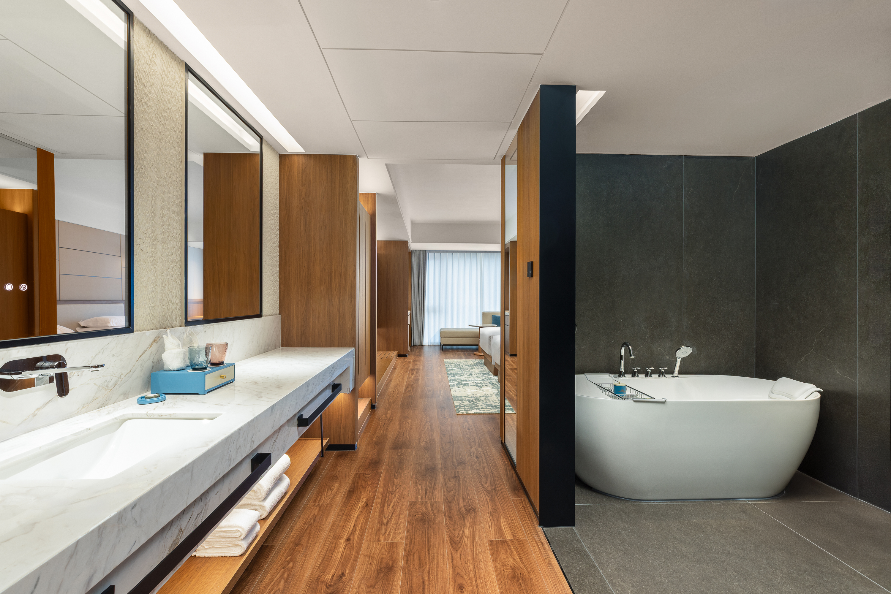Guest room bath at the Wyndham Lishui Liandu Resort in Lishui, Other than US/Canada