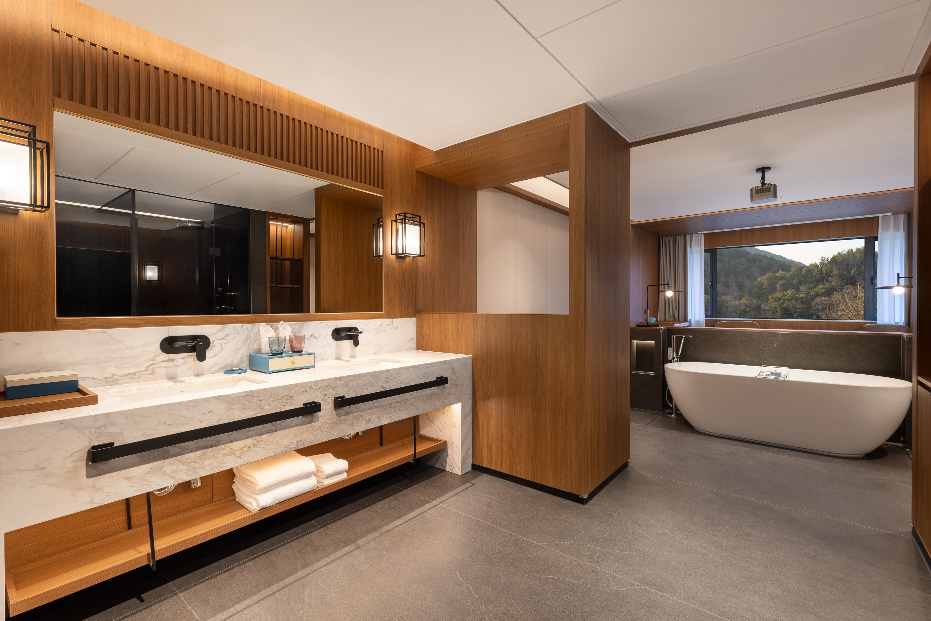 Guest room bath at the Wyndham Lishui Liandu Resort in Lishui, Other than US/Canada
