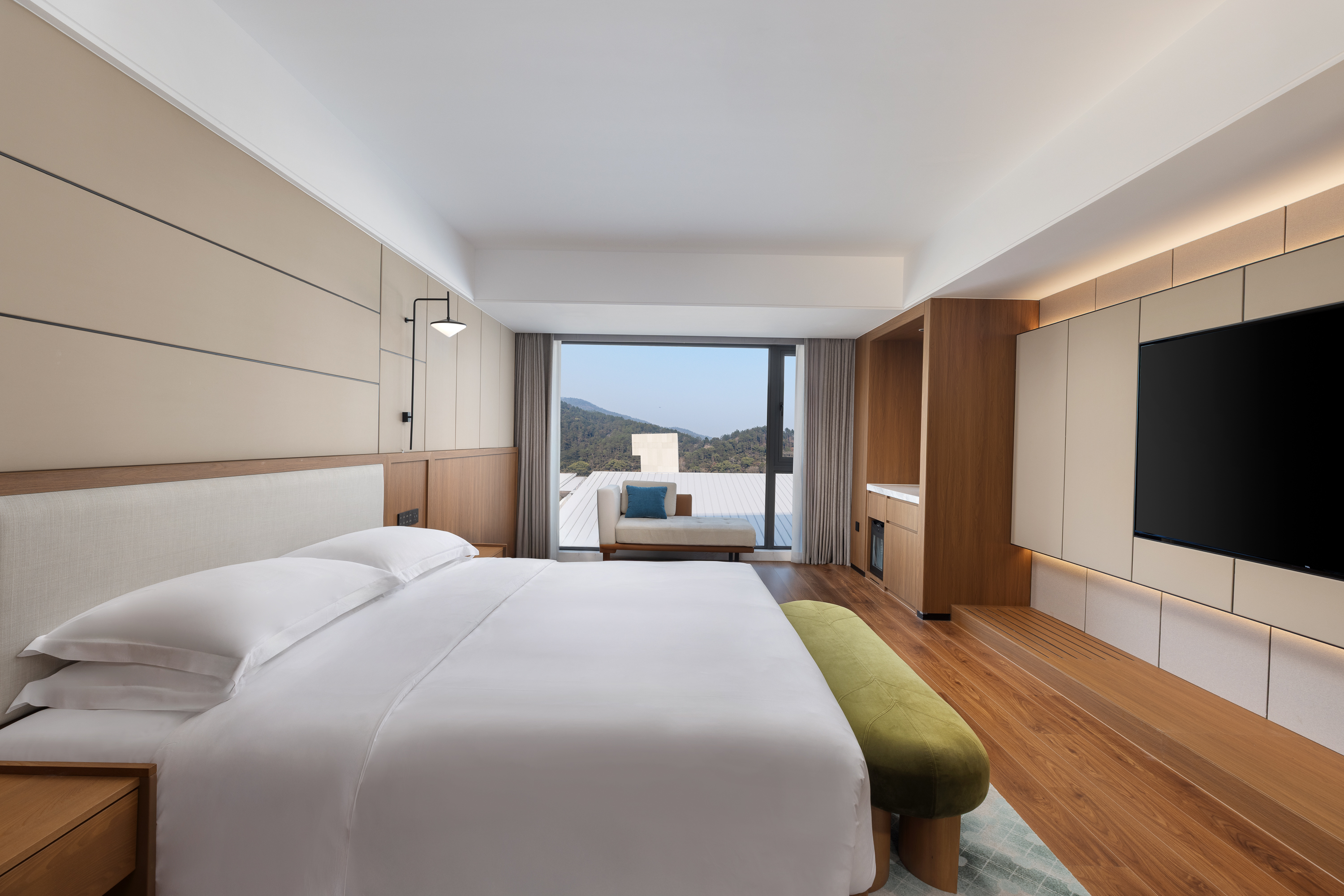 Guest room at the Wyndham Lishui Liandu Resort in Lishui, Other than US/Canada