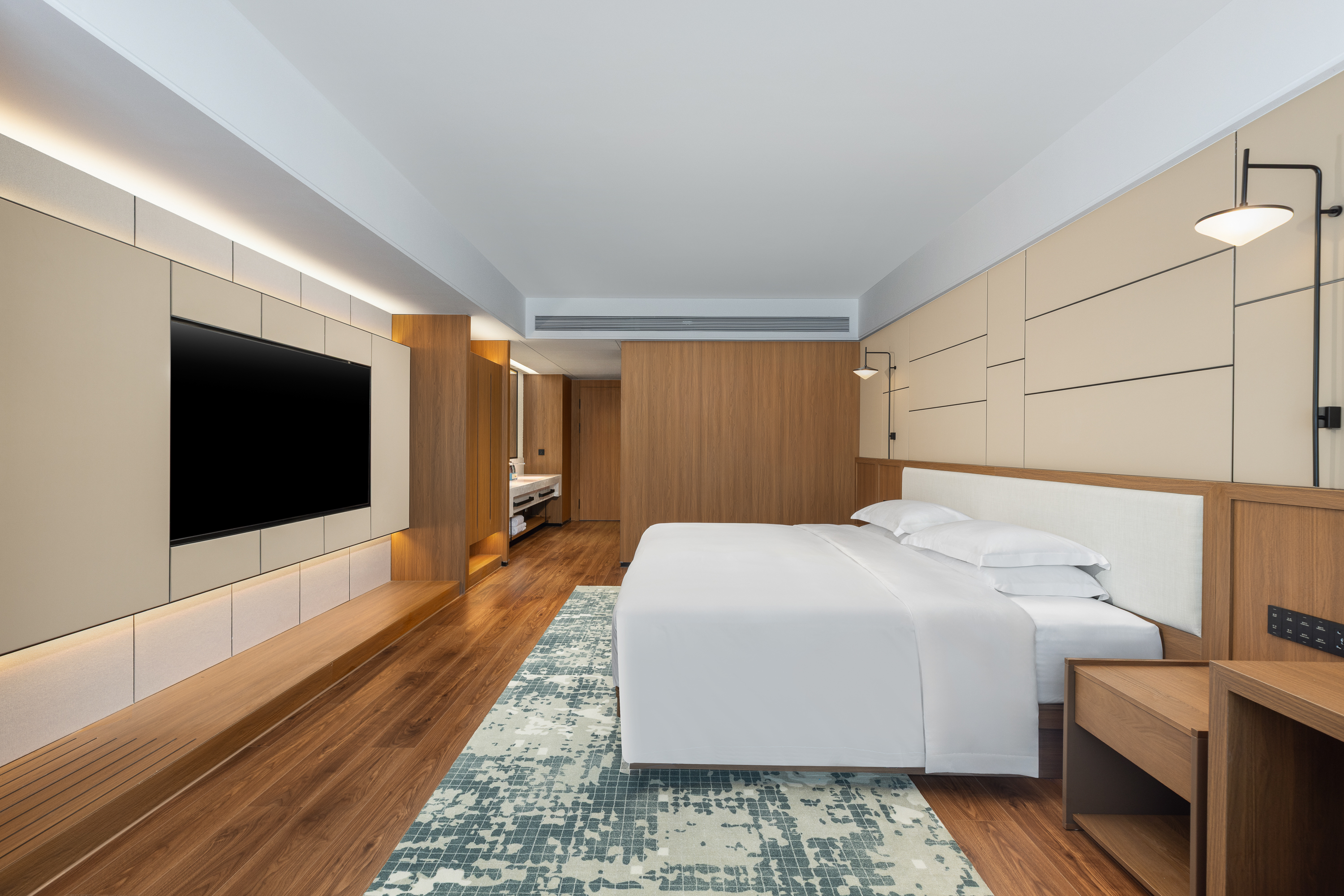 Guest room at the Wyndham Lishui Liandu Resort in Lishui, Other than US/Canada