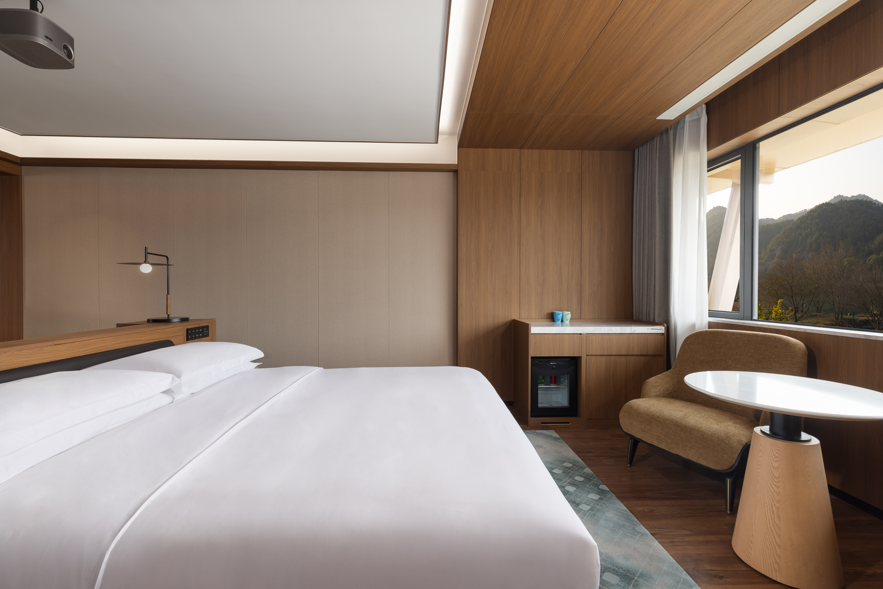 Guest room at the Wyndham Lishui Liandu Resort in Lishui, Other than US/Canada