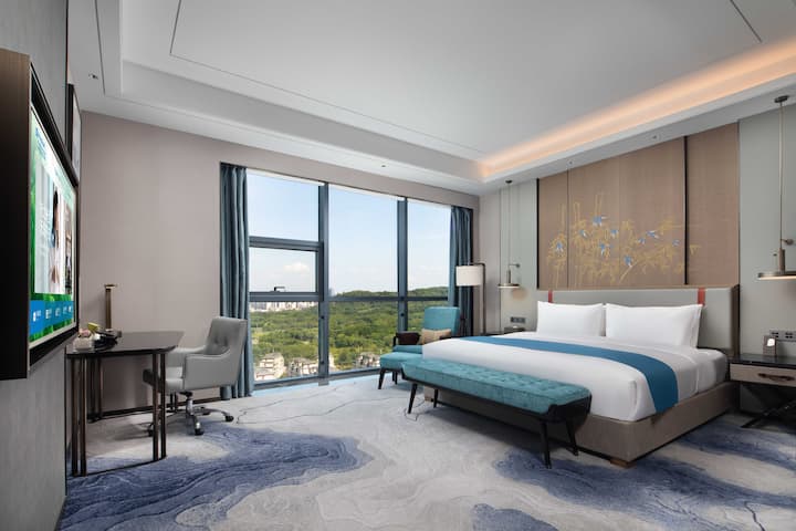 Guest room at the Wyndham Changzhou Liyang in Liyang, Other than US/Canada