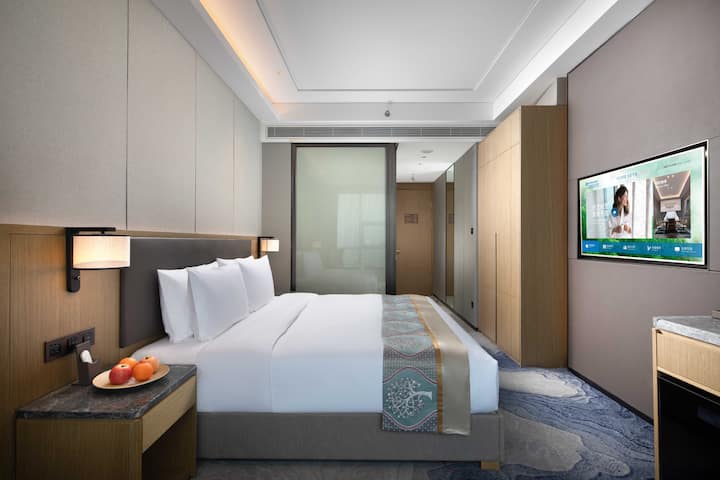 Guest room at the Wyndham Changzhou Liyang in Liyang, Other than US/Canada