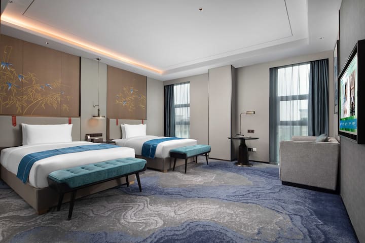 Guest room at the Wyndham Changzhou Liyang in Liyang, Other than US/Canada