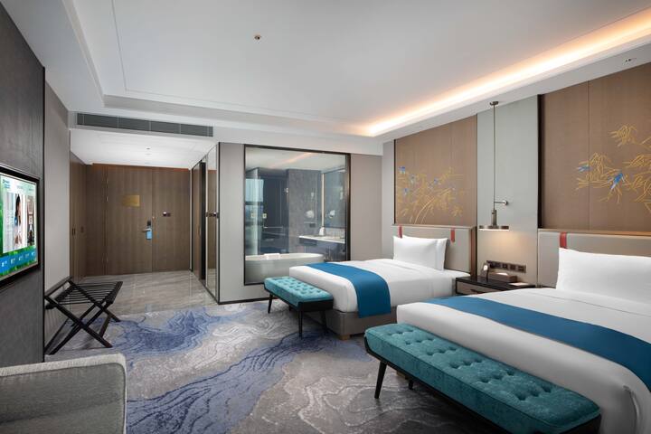 Guest room at the Wyndham Changzhou Liyang in Liyang, Other than US/Canada