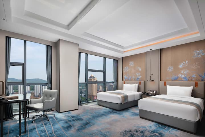 Guest room at the Wyndham Changzhou Liyang in Liyang, Other than US/Canada
