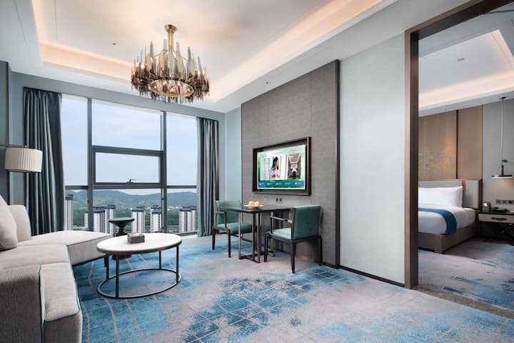 Guest room at the Wyndham Changzhou Liyang in Liyang, Other than US/Canada