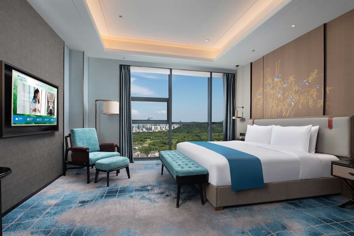 Guest room at the Wyndham Changzhou Liyang in Liyang, Other than US/Canada