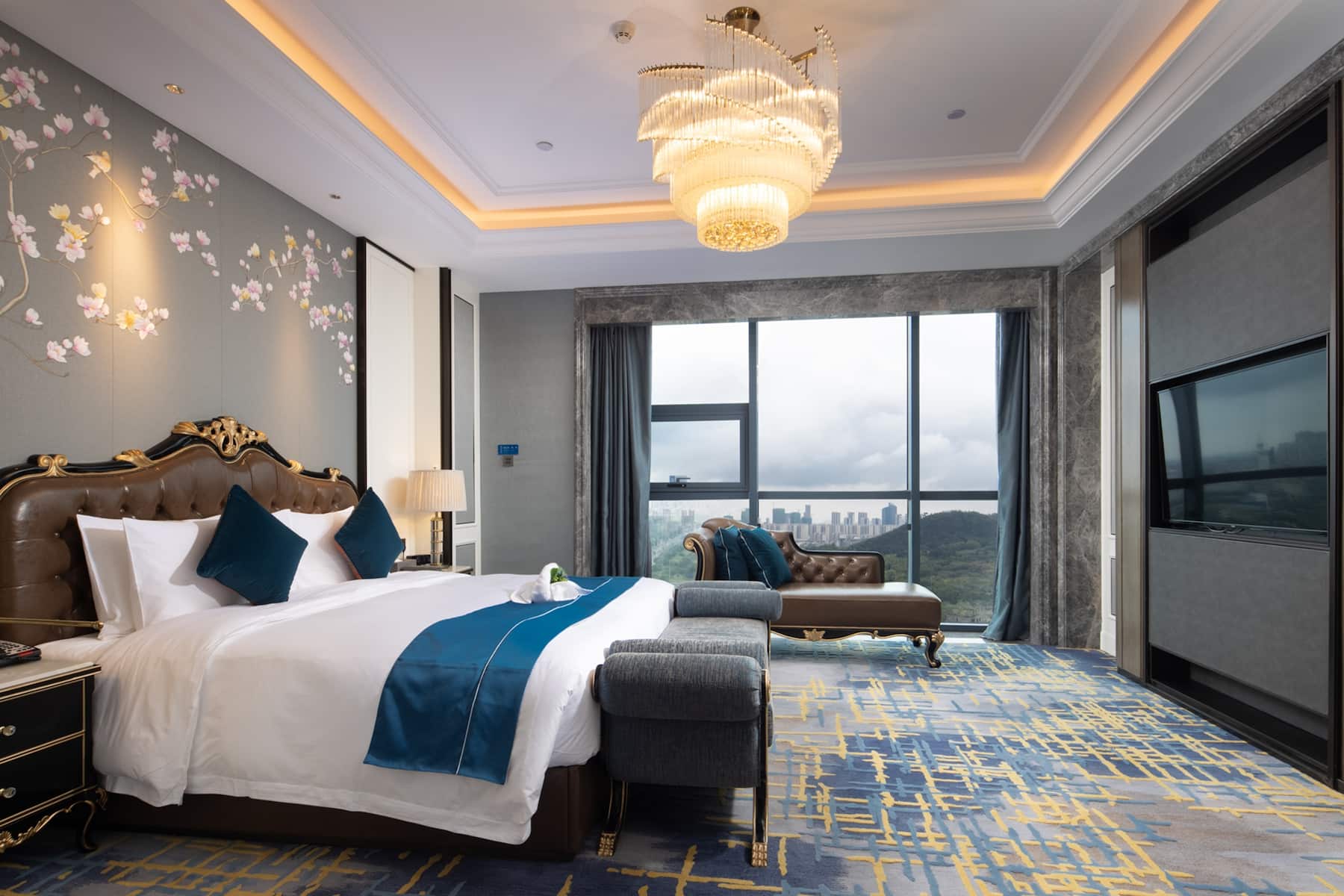 Guest room at the Wyndham Changzhou Liyang in Liyang, Other than US/Canada