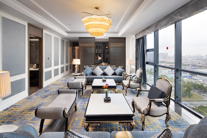 Guest room at the Wyndham Changzhou Liyang in Liyang, Other than US/Canada