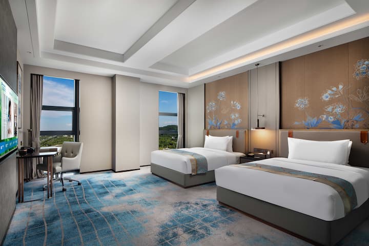 Guest room at the Wyndham Changzhou Liyang in Liyang, Other than US/Canada