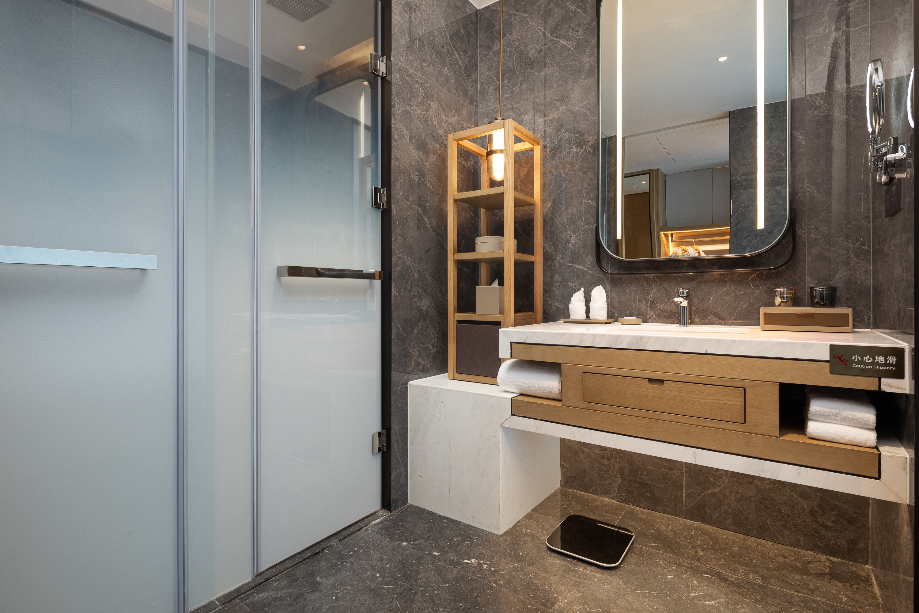 Guest room bath at the Wyndham Longquan Downtown in Longquan, Other than US/Canada