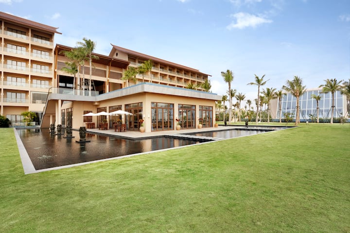 Back Exterior Image of Wyndham Maoming hotel in Maoming, Other than US/Canada