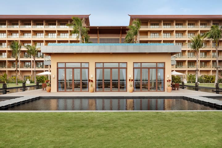 Back Exterior Image of Wyndham Maoming hotel in Maoming, Other than US/Canada