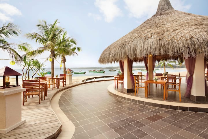 Bar at Wyndham Maoming in Maoming, Other than US/Canada