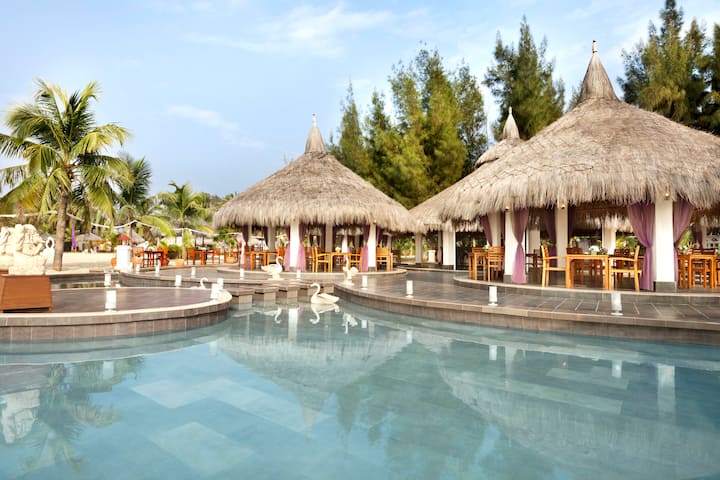 Bar at Wyndham Maoming in Maoming, Other than US/Canada