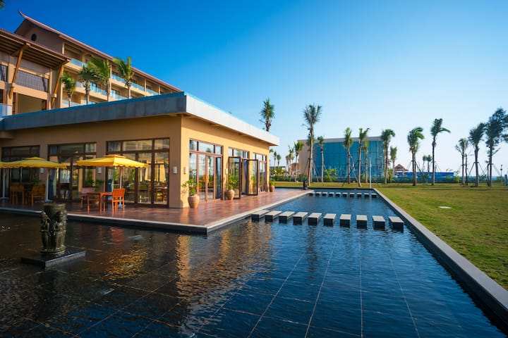 Exterior of Wyndham Maoming hotel in Maoming, Other than US/Canada