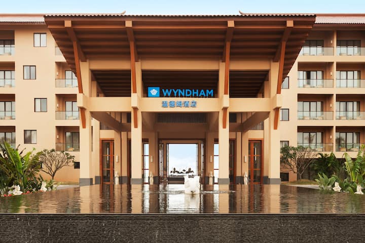 Front Exterior Image of Wyndham Maoming hotel in Maoming, Other than US/Canada