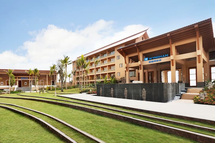 Front Exterior Image of Wyndham Maoming hotel in Maoming, Other than US/Canada