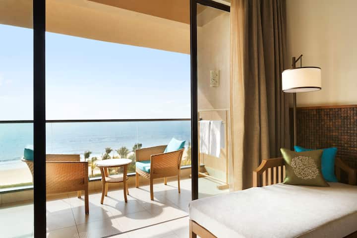 Guest room at the Wyndham Maoming in Maoming, Other than US/Canada