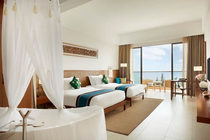 Guest room at the Wyndham Maoming in Maoming, Other than US/Canada