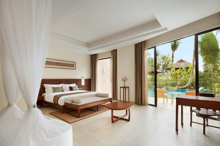 Guest room at the Wyndham Maoming in Maoming, Other than US/Canada