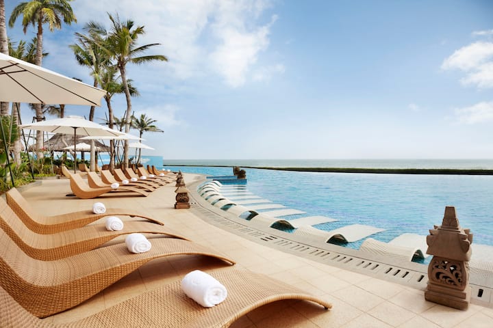 Pool at the Wyndham Maoming in Maoming, Other than US/Canada