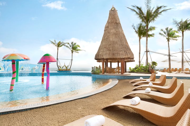 Pool at the Wyndham Maoming in Maoming, Other than US/Canada