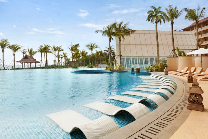 Pool at the Wyndham Maoming in Maoming, Other than US/Canada