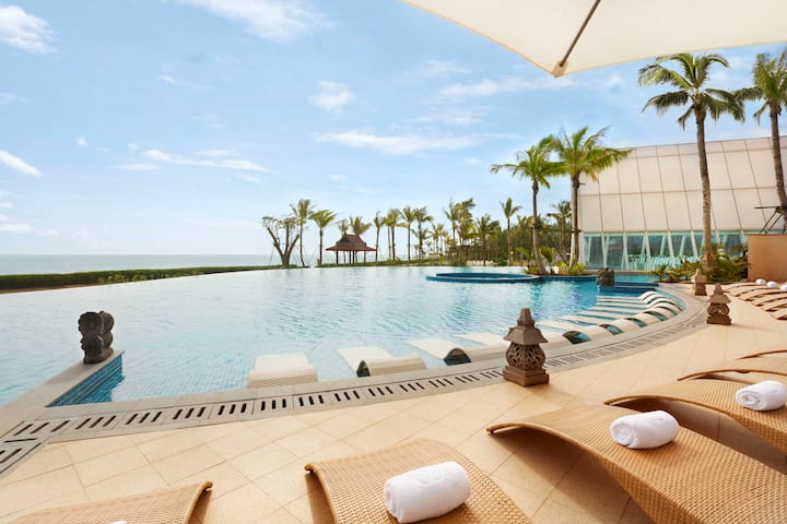 Pool at the Wyndham Maoming in Maoming, Other than US/Canada