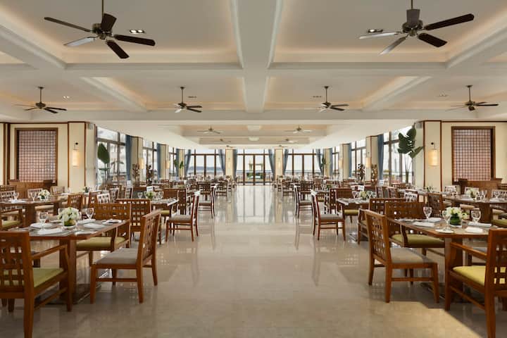 Wyndham Maoming restaurant in Maoming, Other than US/Canada