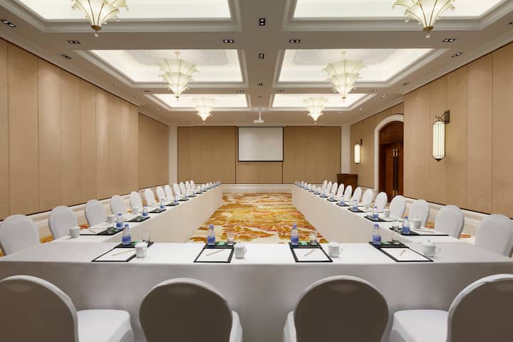 U-shape meeting room at Wyndham Maoming in Maoming, Other than US/Canada
