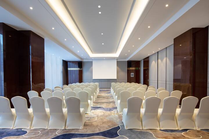 Conference room at Wyndham Xinyi Lotus Lake in Maoming, Other than US/Canada