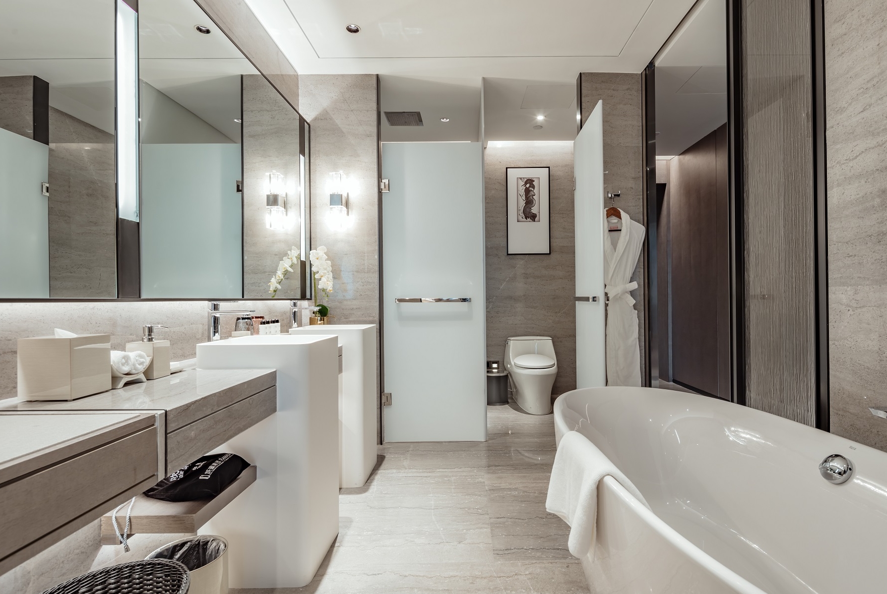 Guest room bath at the Wyndham Nanning Binyang in Nanning, Other than US/Canada