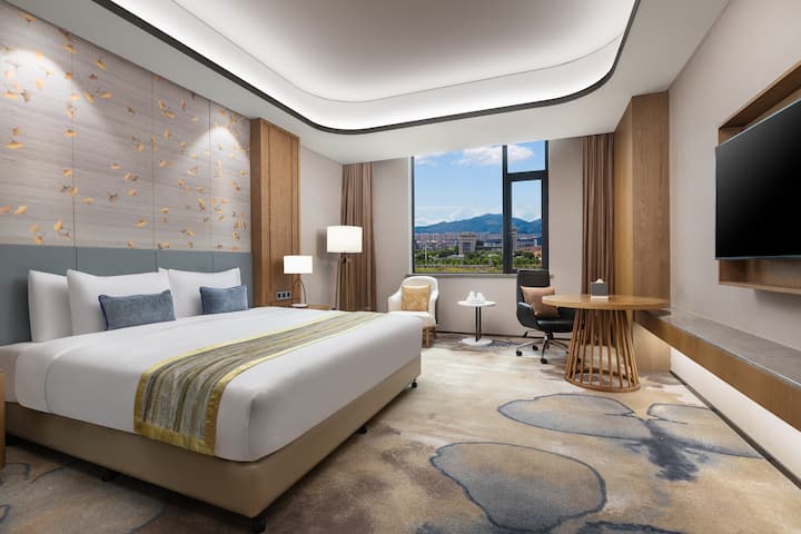 Guest room at the Wyndham Nanping Jianyang in Nanping, Other than US/Canada