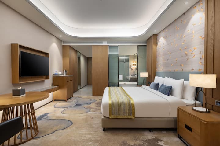 Guest room at the Wyndham Nanping Jianyang in Nanping, Other than US/Canada