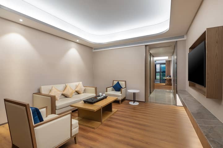 Guest room at the Wyndham Nanping Jianyang in Nanping, Other than US/Canada