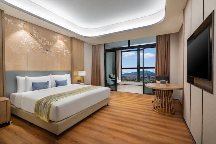 Guest room at the Wyndham Nanping Jianyang in Nanping, Other than US/Canada