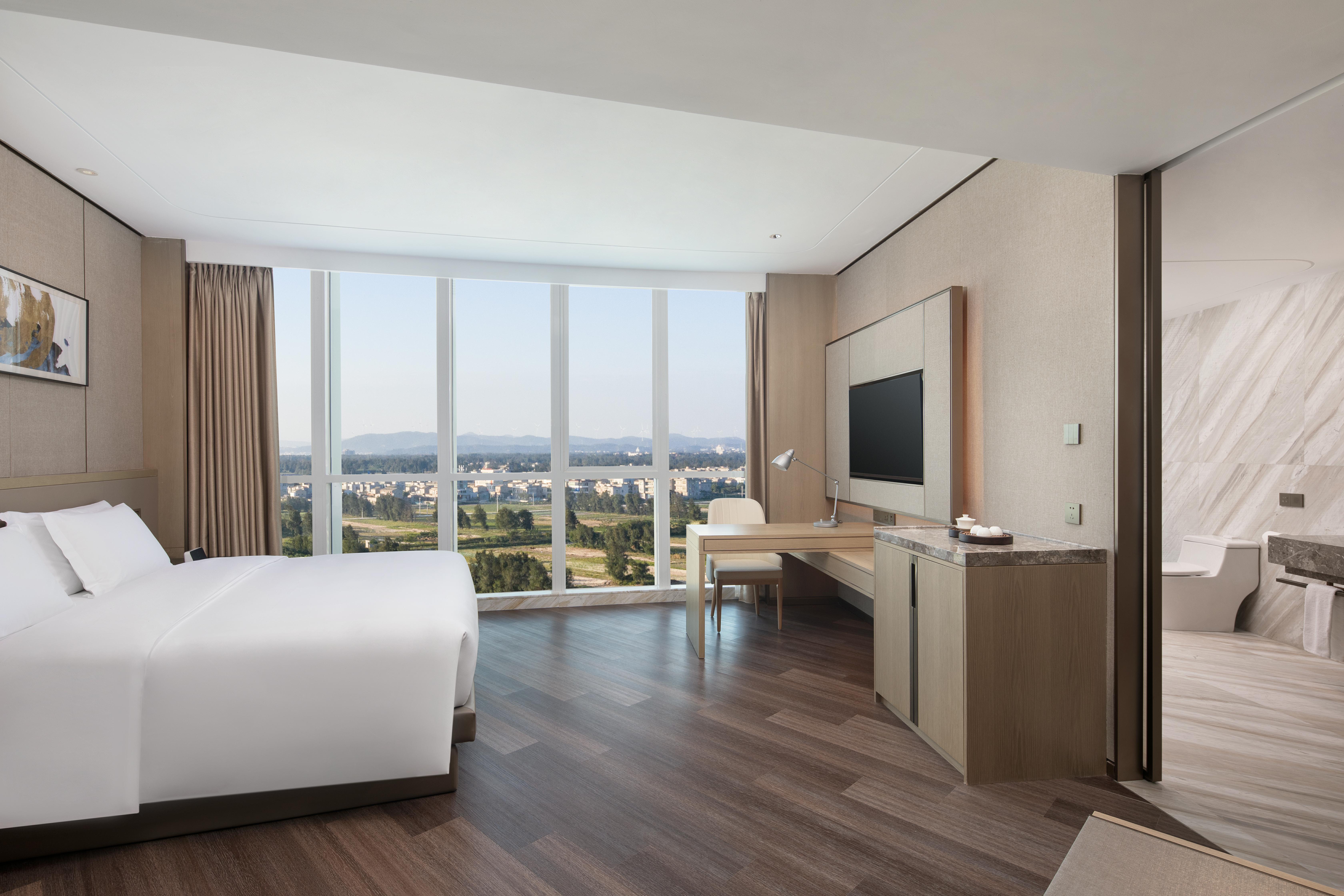 Guest room at the Wyndham Pingtan in Pingtan, Other than US/Canada