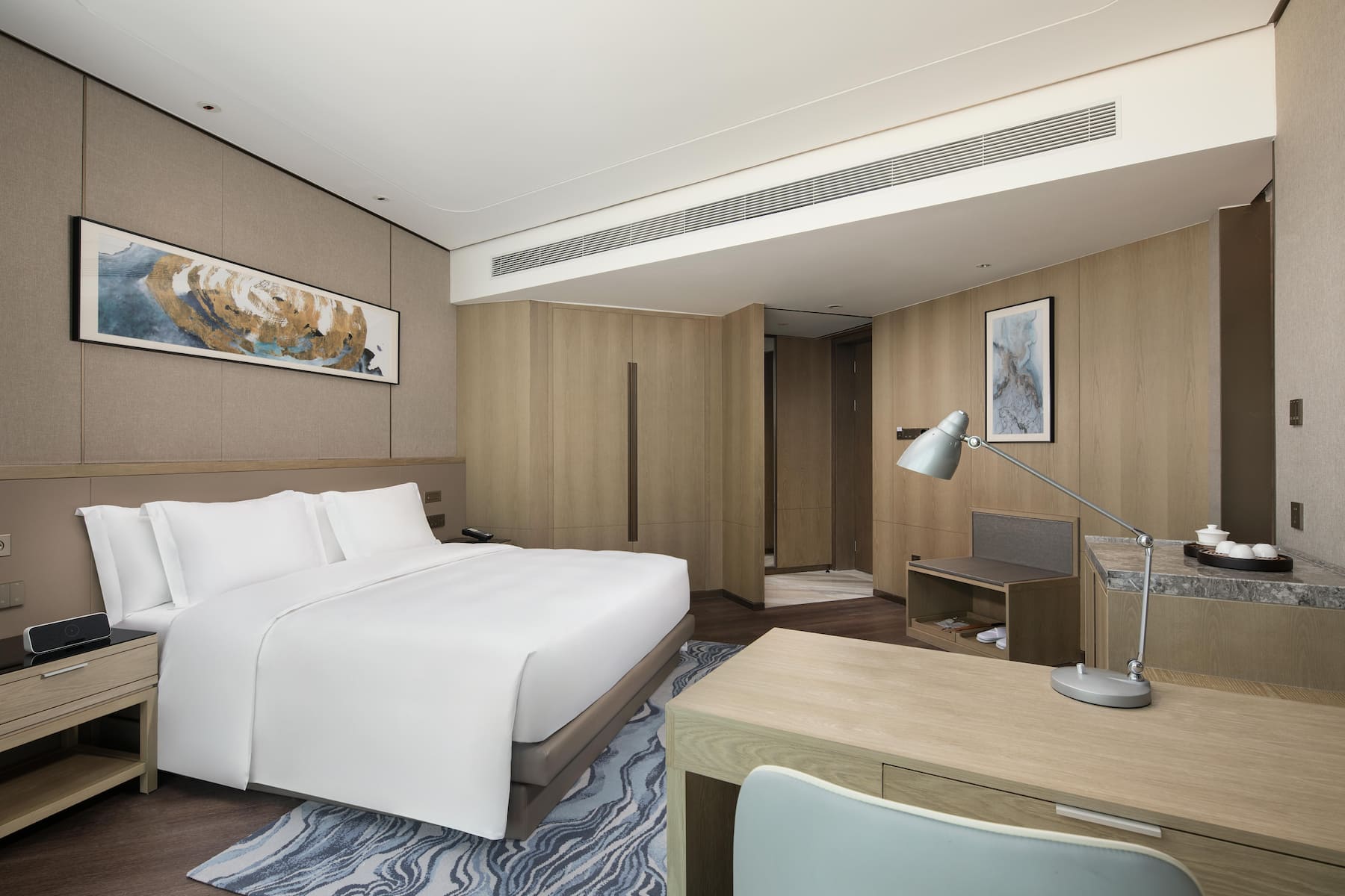Guest room at the Wyndham Pingtan in Pingtan, Other than US/Canada