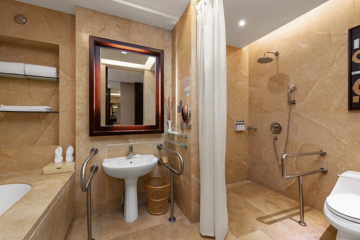 Guest room at the Wyndham Putian Downtown in Putian, Other than US/Canada
