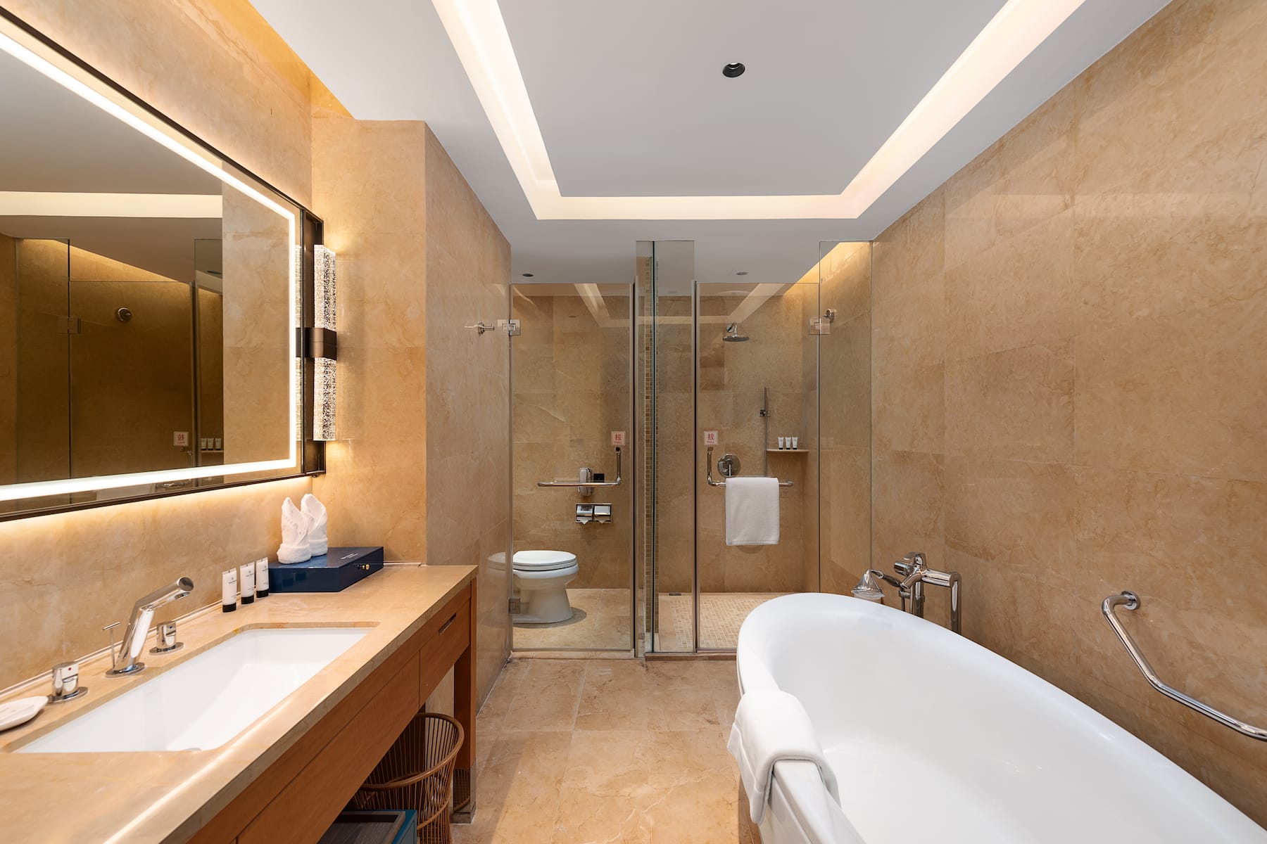 Guest room at the Wyndham Putian Downtown in Putian, Other than US/Canada