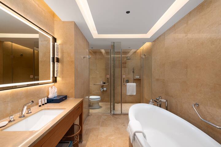 Guest room at the Wyndham Putian Downtown in Putian, Other than US/Canada