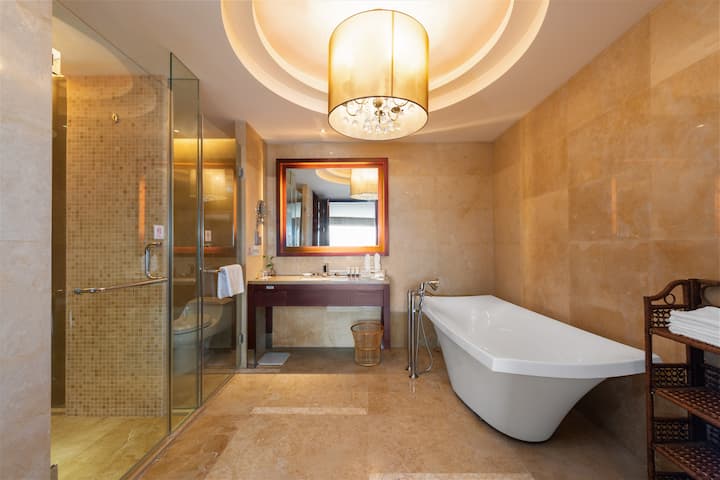 Guest room at the Wyndham Putian Downtown in Putian, Other than US/Canada