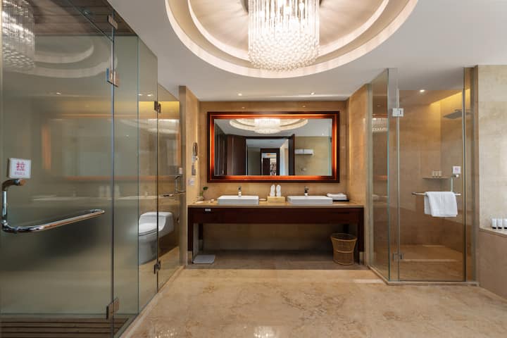 Guest room at the Wyndham Putian Downtown in Putian, Other than US/Canada