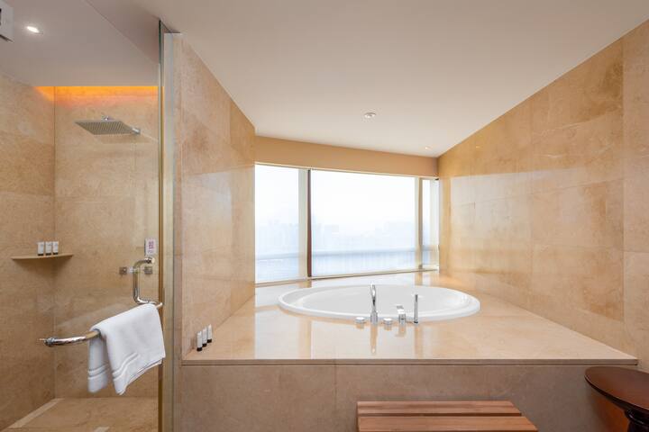 Guest room at the Wyndham Putian Downtown in Putian, Other than US/Canada